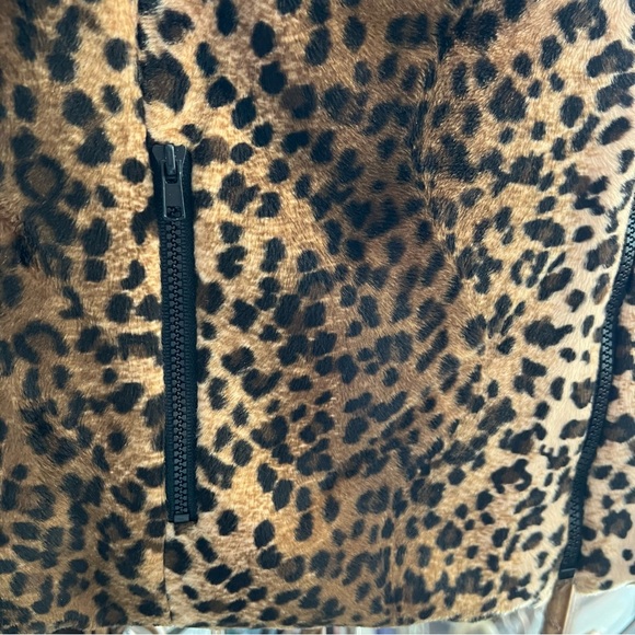 Jenni Max Reversible Quilted Leopard Vest - Picture 6 of 6